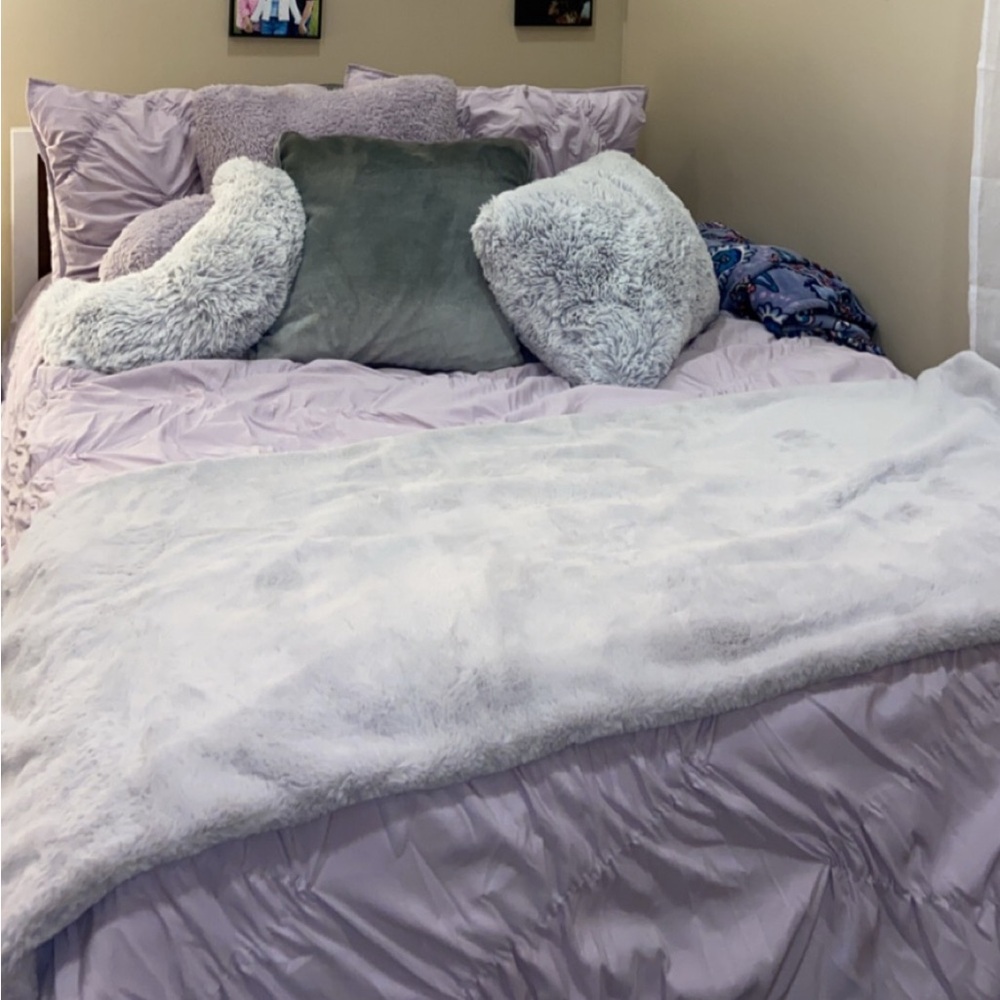 Pottery Barn Teen Full/Queen sized Comforter Set in Dusty Iris.